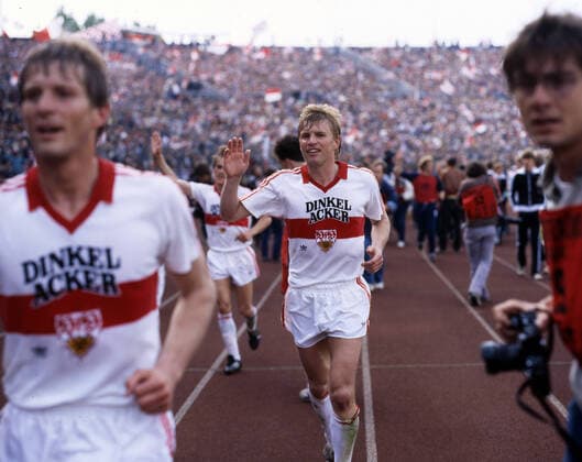 26.05.1984 VfB Stuttgart - Hamburger SV Deutschland, Stuttgart, 26.05.1984, Fussball, Bundesliga, Saison 1983 1984, VfB Stuttgart - Hamburger SV (0:1): Bernd Förster (VfB Stuttgart). *** 26 05 1984 VfB Stuttgart Hamburger SV Germany, Stuttgart, 26 05 1984, Football, Bundesliga, Season 1983 1984, VfB Stuttgart Hamburger SV 0 1 Bernd Förster VfB Stuttgart