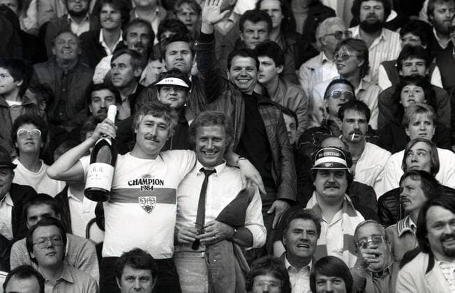 26.05.1984 VfB Stuttgart - Hamburger SV Deutschland, Stuttgart, 26.05.1984, Fussball, Bundesliga, Saison 1983 1984, VfB Stuttgart - Hamburger SV (0:1): VfB Stuttgart Fans.