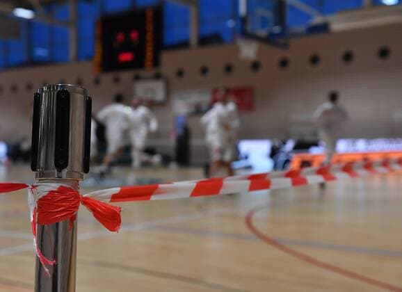 02.01.2021 - Basketball - Saison 2020 2021 - 2. Bundesliga Pro-A - 07. Spieltag: Kirchheim Knights - Nürnberg Falcons Basketball Club NBC - - Feature Impression Symbolbild Symbolfoto - Absperrung Absperrband am Spielfeldrand