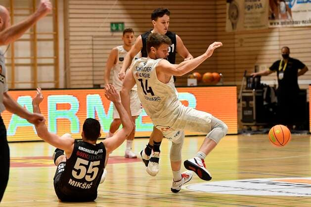 02.01.2021 - Basketball - Saison 2020 2021 - 2. Bundesliga Pro-A - 07. Spieltag: Kirchheim Knights - Nürnberg Falcons Basketball Club NBC - - Karlo Miksic (55, Kirchheim Knights ) Sebastian Schröder Schroeder (14, Nürnberg Falcons BC NBC , rechts )