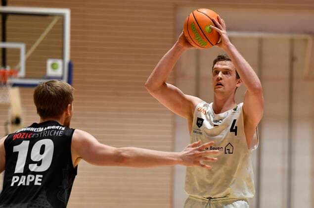 02.01.2021 - Basketball - Saison 2020 2021 - 2. Bundesliga Pro-A - 07. Spieltag: Kirchheim Knights - Nürnberg Falcons Basketball Club NBC - - Till Pape (19, Kirchheim Knights ) Moritz Sanders (4, Nürnberg Falcons BC NBC )