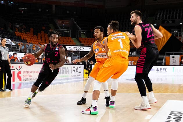 Xavier Pollard ( Telekom Baskets Bonn 02) GER, Ratiopharm Ulm vs. Telekom Baskets Bonn, easycredit 1.Bundesliga Basketball, 11.Spieltag, Saison 2020 21, 02.01.2021 Ratiopharm Ulm vs. Telekom Baskets Bonn, Basketball Neu-Ulm Copyright: xEibner-Pressefoto RogerxBuerkex EP_EER