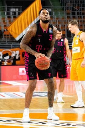 James Thompson IV ( Telekom Baskets Bonn 03), Freiwurf GER, Ratiopharm Ulm vs. Telekom Baskets Bonn, easycredit 1.Bundesliga Basketball, 11.Spieltag, Saison 2020 21, 02.01.2021 Ratiopharm Ulm vs. Telekom Baskets Bonn, Basketball Neu-Ulm Copyright: xEibner-Pressefoto RogerxBuerkex EP_EER