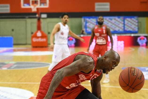 Brandon Bowman 11. Spieltag, Basketball Bundesliga, Basketball Saison 2020 2021, Deutschland, easyCredit BBL, frankfurt, Germany, Giessen 46ers, giessen rot, Herren, Jobstairs GIESSEN 46ers - BG Göttingen Männer, Göttingen weiß