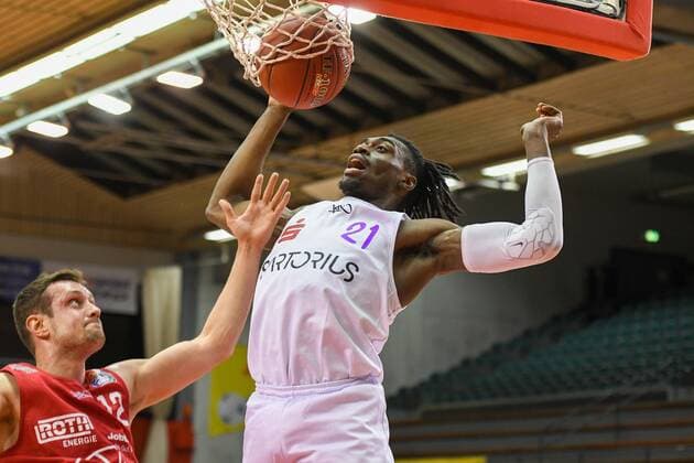 Johannes Richter, Tai Odiase 11. Spieltag, Basketball Bundesliga, Basketball Saison 2020 2021, Deutschland, easyCredit BBL, frankfurt, Germany, Giessen 46ers, giessen rot, Herren, Jobstairs GIESSEN 46ers - BG Göttingen Männer, Göttingen weiß