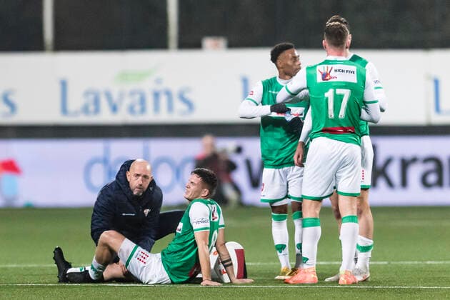 HELMOND - 02-01-2021, SolarUnie stadion. Dutch football, Keuken Kampioen Divisie, KKD,, season 2020-2021. FC Dordrecht player Nikolas Agrafiotis injury treatment during the match Helmond - Dordrecht. Helmond sport - Dordrecht  Copyright: ToinxDamen