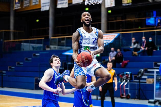 Kamari Murphy ( 21 Fraport Skyliners) waehrend der Begegnung Saison 2020-2021 (Herren) in der EasyCredit Bundesliga zwischen Syntainics MBC und Fraport Skyliners in der Stadthalle Weissenfels am 2. January 2021 in Weissenfels, Sachsen Anhalt, Deutschland