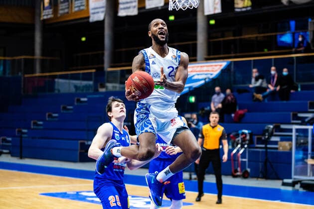 Kamari Murphy ( 21 Fraport Skyliners) waehrend der Begegnung Saison 2020-2021 (Herren) in der EasyCredit Bundesliga zwischen Syntainics MBC und Fraport Skyliners in der Stadthalle Weissenfels am 2. January 2021 in Weissenfels, Sachsen Anhalt, Deutschland