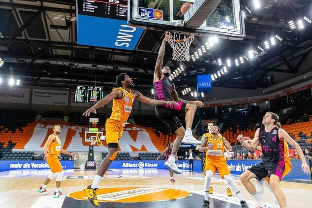 Chris Babb ( Telekom Baskets Bonn 07) GER, Ratiopharm Ulm vs. Telekom Baskets Bonn, easycredit 1.Bundesliga Basketball, 11.Spieltag, Saison 2020 21, 02.01.2021 Ratiopharm Ulm vs. Telekom Baskets Bonn, Basketball Neu-Ulm Copyright: xEibner-Pressefotox EP_RBE