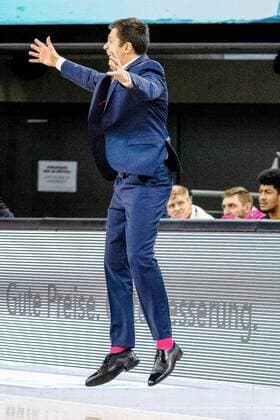Igor Jovovic ( Telekom Baskets Bonn HeadCoach) geht ab. GER, Ratiopharm Ulm vs. Telekom Baskets Bonn, easycredit 1.Bundesliga Basketball, 11.Spieltag, Saison 2020 21, 02.01.2021 Ratiopharm Ulm vs. Telekom Baskets Bonn, Basketball Neu-Ulm Copyright: xEibner-Pressefotox EP_RBE