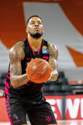 Chris Babb ( Telekom Baskets Bonn 07)beim Freiwurf GER, Ratiopharm Ulm vs. Telekom Baskets Bonn, easycredit 1.Bundesliga Basketball, 11.Spieltag, Saison 2020 21, 02.01.2021 Ratiopharm Ulm vs. Telekom Baskets Bonn, Basketball Neu-Ulm Copyright: xEibner-Pressefotox EP_RBE