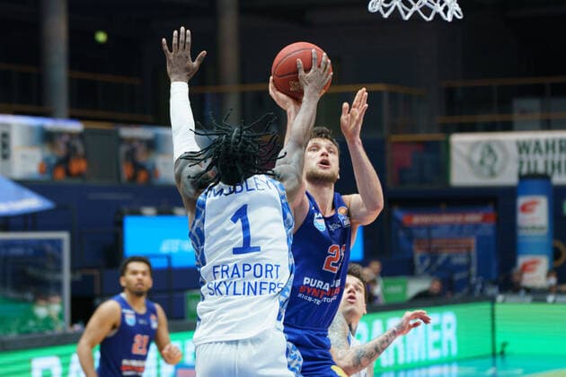 Basketball, Männer, BBL, 11. Spieltag, 02.01.2021, SYNTAINICS MBC - Fraport Skyliners, v.l.: <mbc fra GER, BBL, Basketball, Maenner, SYNTAINICS MBC - Fraport Skyliners, 02.01.2021, Weissenfels