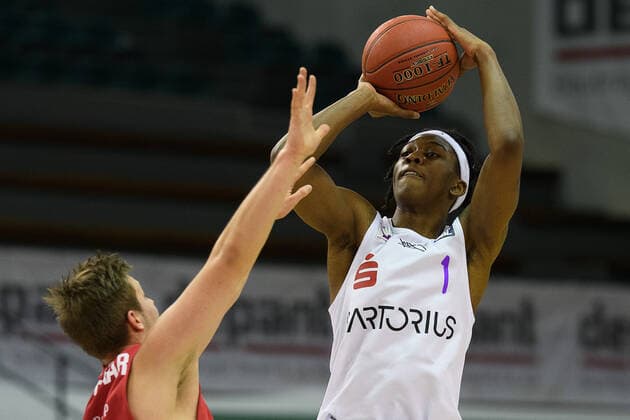 GIESSEN 46ers - BG Göttingen 02.01.2021, Basketball-Bundesliga easyCredit-BBL, Saison 2020 2021, Hauptrunde, 11. Spieltag, GIESSEN 46ers - BG Göttingen. Göttingens Deishuan Booker wirft auf den Korb. Gießen Hessen Deutschland