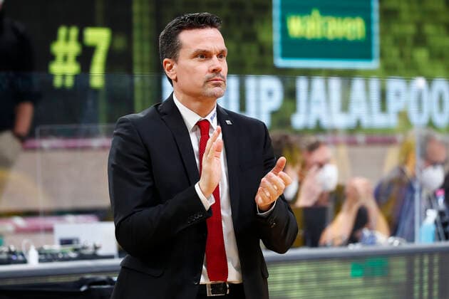 11. Spieltag der easyCredit BBL Basketball Bundesliga in der Oberfrankenhalle in Bayreuth Saison 2020-2021 Medi Bayreuth gegen MHP RIESEN Ludwigsburg Raoul Korner (Medi Bayreuth) Trainer