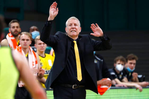 11. Spieltag der easyCredit BBL Basketball Bundesliga in der Oberfrankenhalle in Bayreuth Saison 2020-2021 Medi Bayreuth gegen MHP RIESEN Ludwigsburg John Patrick (MHP RIESEN Ludwigsburg) Trainer