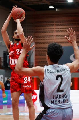 s.Oliver Wuerzburg vs. HAKRO Merlins Crailsheim, Basketball, BBL Deutschland, Wuerzburg, s.Oliver Arena, 03.01.2021, emspor, emonline, despor, deonline, s.Oliver Wuerzburg vs. HAKRO Merlins Crailsheim, Basketball, BBL Bild: v. li. Cameron Hunt (s.Oliver Wuerzburg) und Trae Bell-Haynes (Merlins) Photo: HMB Media Heiko Becker Pool Wuerzburg s.Oliver Arena Bayern Deutschland