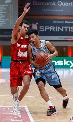 s.Oliver Wuerzburg vs. HAKRO Merlins Crailsheim, Basketball, BBL Deutschland, Wuerzburg, s.Oliver Arena, 03.01.2021, emspor, emonline, despor, deonline, s.Oliver Wuerzburg vs. HAKRO Merlins Crailsheim, Basketball, BBL Bild: v. li. Tyson Ward (s.Oliver Wuerzburg) und Trae Bell-Haynes (Merlins) Photo: HMB Media Heiko Becker Pool Wuerzburg s.Oliver Arena Bayern Deutschland