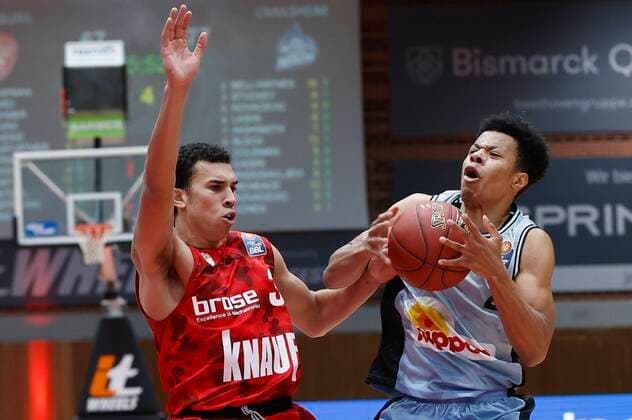 s.Oliver Wuerzburg vs. HAKRO Merlins Crailsheim, Basketball, BBL Deutschland, Wuerzburg, s.Oliver Arena, 03.01.2021, emspor, emonline, despor, deonline, s.Oliver Wuerzburg vs. HAKRO Merlins Crailsheim, Basketball, BBL Bild: v. li. Tyson Ward (s.Oliver Wuerzburg) und Trae Bell-Haynes (Merlins) Photo: HMB Media Heiko Becker Pool Wuerzburg s.Oliver Arena Bayern Deutschland
