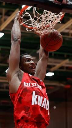 s.Oliver Wuerzburg vs. HAKRO Merlins Crailsheim, Basketball, BBL Deutschland, Wuerzburg, s.Oliver Arena, 03.01.2021, emspor, emonline, despor, deonline, s.Oliver Wuerzburg vs. HAKRO Merlins Crailsheim, Basketball, BBL Bild: v. li. Justin Sears (s.Oliver Wuerzburg) mit einem Dunk Photo: HMB Media Heiko Becker Pool Wuerzburg s.Oliver Arena Bayern Deutschland