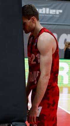 s.Oliver Wuerzburg vs. HAKRO Merlins Crailsheim, Basketball, BBL Deutschland, Wuerzburg, s.Oliver Arena, 03.01.2021, emspor, emonline, despor, deonline, s.Oliver Wuerzburg vs. HAKRO Merlins Crailsheim, Basketball, BBL Bild: v. li. Enttaeuschung bei Florian Koch (s.Oliver Wuerzburg) Photo: HMB Media Heiko Becker Pool Wuerzburg s.Oliver Arena Bayern Deutschland