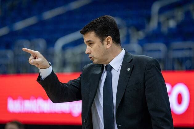 Basketball Berlin 03.01.2021 Saison 2020 2021 easyCredit BBL 1. Bundesliga Alba Berlin vs FC Bayern München Israel Gonzalez (Alba Berlin, Assistenztrainer) Headcoach in diesem Spiel