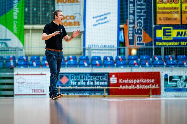 Trainer Sebastian Ludwig (BSW Sixers) waehrend der Saison 2020-21 (Herren) in der Barmer Bundesliga ProB zwischen BSW Sixers und Rheinstars Köln in der Ballsporthalle Sandersdorf am 3. January 2021 in Sandersdorf, Sachsen Anhalt, Deutschland