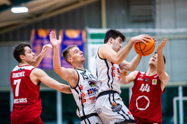 Thomas Michel ( 7 Rheinstars Köln), Marco Rahn ( 15 BSW Sixers), Martin Jelic ( 4 BSW Sixers), Benedict Van Laack ( 44 Rheinstars Köln) waehrend der Saison 2020-21 (Herren) in der Barmer Bundesliga ProB zwischen BSW Sixers und Rheinstars Köln in der Ballsporthalle Sandersdorf am 3. January 2021 in Sandersdorf, Sachsen Anhalt, Deutschland
