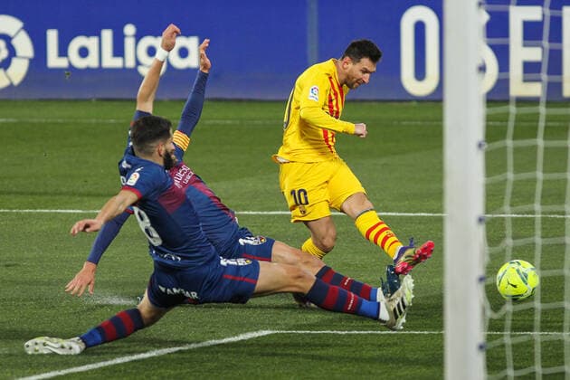 January 3, 2021, Huesca, Spain: FC Barcelona, Barca striker LIONEL MESSI takes a shot on goal against SD Huesca during Spanish La Liga football action at El Alcoraz stadium. Messi, who scored the game winner, was playing his 750th match for Barcelona. Huesca Spain - ZUMAa181 20210103_zaa_a181_281 Copyright: xIrinaxR.xHipolitox