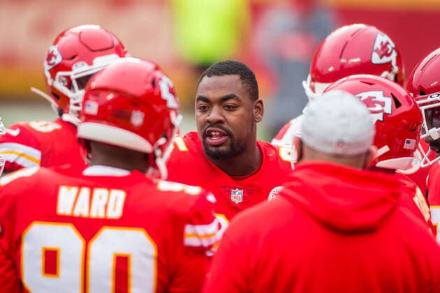 KANSAS CITY, MO - JANUARY 03: Kansas City Chiefs defensive tackle Chris Jones (95) motivates the defense prior to the game between the Kansas City Chiefs and the Los Angeles Chargers on Sunday January 3, 2021 at Arrowhead Stadium in Kansas City, Missouri. (Photo by Nick Tre. Smith Icon Sportswire) NFL, American Football Herren, USA JAN 03 Chargers at Chiefs Icon2101030019