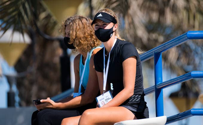 January 4, 2021, Abu Dhabi, UNITED ARAB EMIRATES: Kristina Mladenovic of France watches on during practice ahead of the 2021 Abu Dhabi WTA, Tennis Damen Womens Tennis Open WTA 500 tournament. Abu Dhabi UNITED ARAB EMIRATES - ZUMAa181 20210104_zaa_a181_026 Copyright: xRobxPrangex