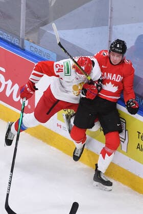 210105 Ilya Safonov of Russia collides with Thomas Harley of Canada during the 2021 IIHF World Junior Championship semifinal between Canada and Russia on January 4, 2021 in Edmonton. Photo: Andy Devlin BILDBYRAN COP 306 AD0008 bbeng ishockey Ice hockey, Eishockey jvm junior-vm u20 2021 iihf world junior championship world juniors semifinal canada kanada russia ryssland Copyright: ANDYxDEVLIN BB210105BB047