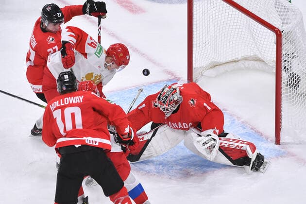 210105 Devon Levi of Canada makes save on Ilya Safonov of Russia during the 2021 IIHF World Junior Championship semifinal between Canada and Russia on January 4, 2021 in Edmonton. Photo: Andy Devlin BILDBYRAN COP 306 AD0008 bbeng ishockey Ice hockey, Eishockey jvm junior-vm u20 2021 iihf world junior championship world juniors semifinal canada kanada russia ryssland Copyright: ANDYxDEVLIN BB210105BB053