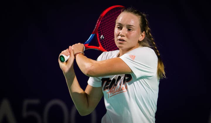 January 5, 2021, Abu Dhabi, UNITED ARAB EMIRATES: Elena Rybakina of Kazakstan during practice ahead of the 2021 Abu Dhabi WTA, Tennis Damen Womens Tennis Open WTA 500 tournament. Abu Dhabi UNITED ARAB EMIRATES - ZUMAa181 20210105_zaa_a181_150 Copyright: xRobxPrangex