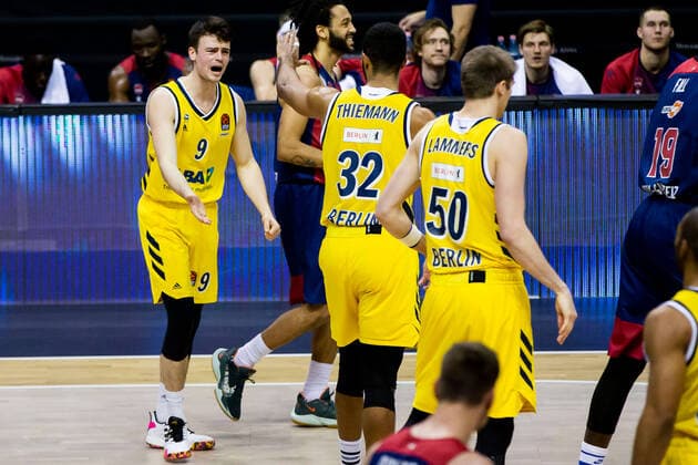 05.01.2021, xfrx, Basketball EuroLeague, Alba Berlin - BASKONIA VITORIA emspor, v.l. Jonas Mattisseck (Alba Berlin),Johannes Thiemann (Alba Berlin) (DFL DFB REGULATIONS PROHIBIT ANY USE OF PHOTOGRAPHS as IMAGE SEQUENCES and or QUASI-VIDEO) Berlin