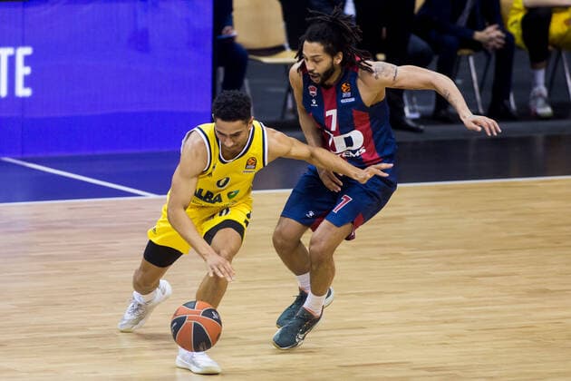 05.01.2021, xfrx, Basketball EuroLeague, Alba Berlin - BASKONIA VITORIA emspor, v.l. Maodo Lo (Alba Berlin),Pierria Henry (Baskonia Vitoria) (DFL DFB REGULATIONS PROHIBIT ANY USE OF PHOTOGRAPHS as IMAGE SEQUENCES and or QUASI-VIDEO) Berlin