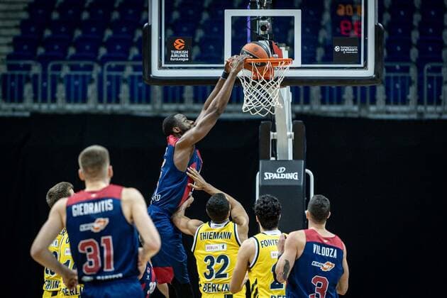Basketball Berlin 05.01.2021 Saison 2020 2021 Euroleague Regular Season Alba Berlin vs TD Systems Baskonia Vitoria-Gasteiz Youssoupha Falla (Baskonia, No.19)