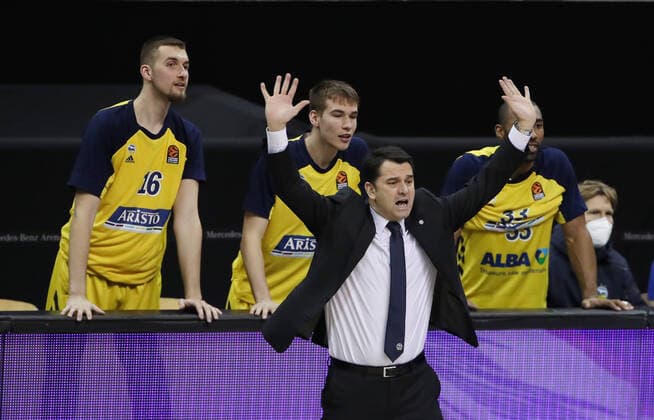Co Trainer Israel Gonzales vertritt Trainer Aito Garcia Reneses Basketball EuroLeague Herren Saison 2020 2021 05.01.2021 ALBA Berlin vs. Baskonia Vitoria-Gasteiz