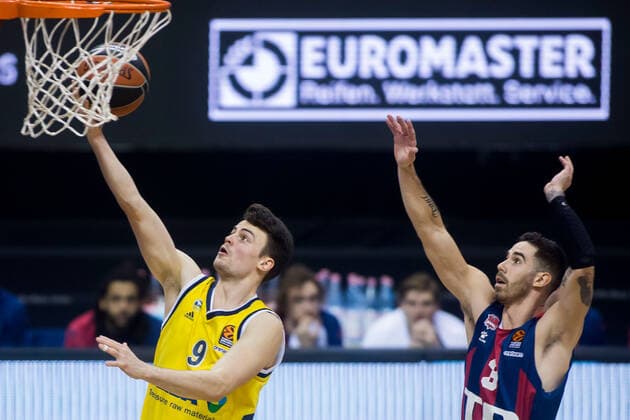 05.01.2021, xfrx, Basketball EuroLeague, Alba Berlin - BASKONIA VITORIA emspor, v.l. Jonas Mattisseck (Alba Berlin),Luca Vildoza (Baskonia Vitoria) (DFL DFB REGULATIONS PROHIBIT ANY USE OF PHOTOGRAPHS as IMAGE SEQUENCES and or QUASI-VIDEO) Berlin