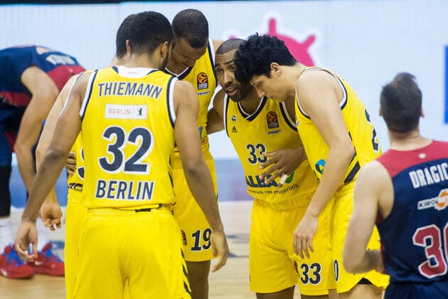 05.01.2021, xfrx, Basketball EuroLeague, Alba Berlin - BASKONIA VITORIA emspor, v.l. Johannes Thiemann (Alba Berlin),Louis Olinde (Alba Berlin),Jayson Granger (Alba Berlin),Simone Fontecchio (Alba Berlin) (DFL DFB REGULATIONS PROHIBIT ANY USE OF PHOTOGRAPHS as IMAGE SEQUENCES and or QUASI-VIDEO) Berlin