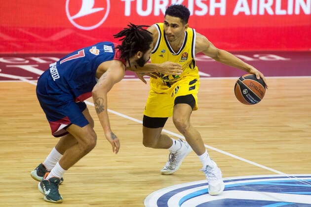 05.01.2021, xfrx, Basketball EuroLeague, Alba Berlin - BASKONIA VITORIA emspor, v.l. Pierria Henry (Baskonia Vitoria),Maodo Lo (Alba Berlin) (DFL DFB REGULATIONS PROHIBIT ANY USE OF PHOTOGRAPHS as IMAGE SEQUENCES and or QUASI-VIDEO) Berlin