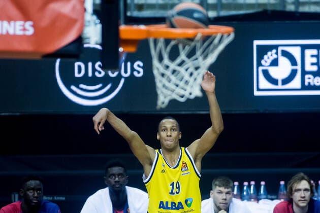 05.01.2021, xfrx, Basketball EuroLeague, Alba Berlin - BASKONIA VITORIA emspor, v.l. Louis Olinde (Alba Berlin) (DFL DFB REGULATIONS PROHIBIT ANY USE OF PHOTOGRAPHS as IMAGE SEQUENCES and or QUASI-VIDEO) Berlin