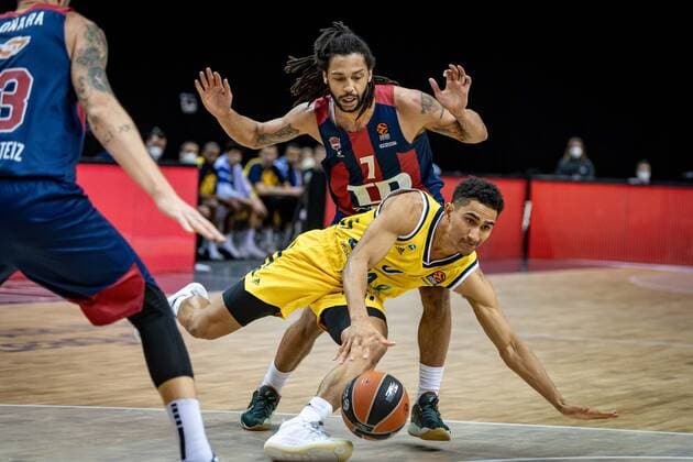 Basketball Berlin 05.01.2021 Saison 2020 2021 Euroleague Regular Season Alba Berlin vs TD Systems Baskonia Vitoria-Gasteiz Maodo Lo (Alba Berlin, No.00) Pierria Henry (Baskonia, No.07)