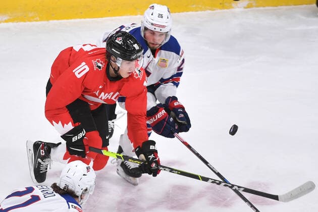 210106 Dylan Holloway of Canada and Landon Slaggert of USA battle for the puck during the 2021 IIHF World Junior Championship final between USA and Canada on January 6, 2021 in Edmonton. Photo: Andy Devlin BILDBYRAN COP 306 AD0012 bbeng ishockey Ice hockey, Eishockey jvm junior-vm u20 2021 iihf world junior championship world juniors final usa canada kanada Copyright: ANDYxDEVLIN BB210106BB049
