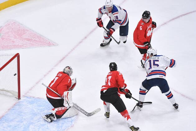 210106 Alex Turcotte of USA scores the 1-0 goal during the 2021 IIHF World Junior Championship final between USA and Canada on January 6, 2021 in Edmonton. Photo: Andy Devlin BILDBYRAN COP 306 AD0012 bbeng ishockey Ice hockey, Eishockey jvm junior-vm u20 2021 iihf world junior championship world juniors final usa canada kanada Copyright: ANDYxDEVLIN BB210106BB052
