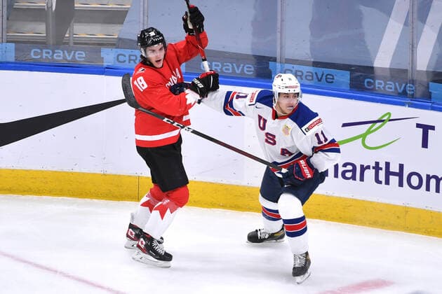210106 Peyton Krebs of Canada collides with Brock Faber of USA during the 2021 IIHF World Junior Championship final between USA and Canada on January 6, 2021 in Edmonton. Photo: Andy Devlin BILDBYRAN COP 306 AD0012 bbeng ishockey Ice hockey, Eishockey jvm junior-vm u20 2021 iihf world junior championship world juniors final usa canada kanada Copyright: ANDYxDEVLIN BB210106BB059