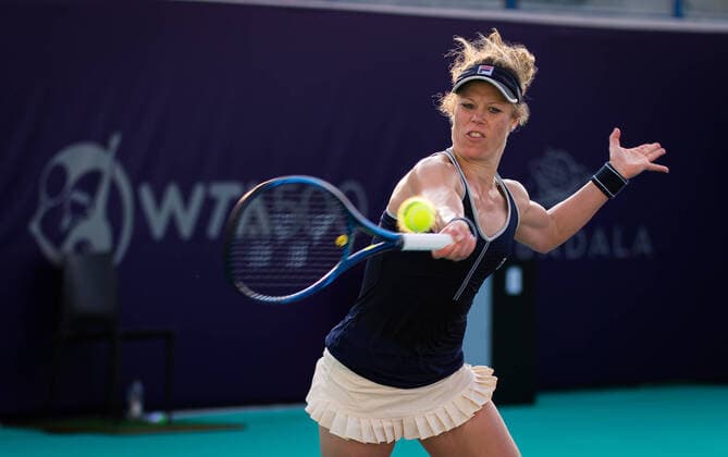 Sport Themen der Woche KW01 Sport Bilder des Tages January 6, 2021, Abu Dhabi, UNITED ARAB EMIRATES: Laura Siegemund of Germany in action during the first round of the 2021 Abu Dhabi WTA, Tennis Damen Womens Tennis Open WTA 500 tournament against Kirsten Flipkens of Belgium Abu Dhabi UNITED ARAB EMIRATES - ZUMAa181 20210106_zaa_a181_107 Copyright: xRobxPrangex