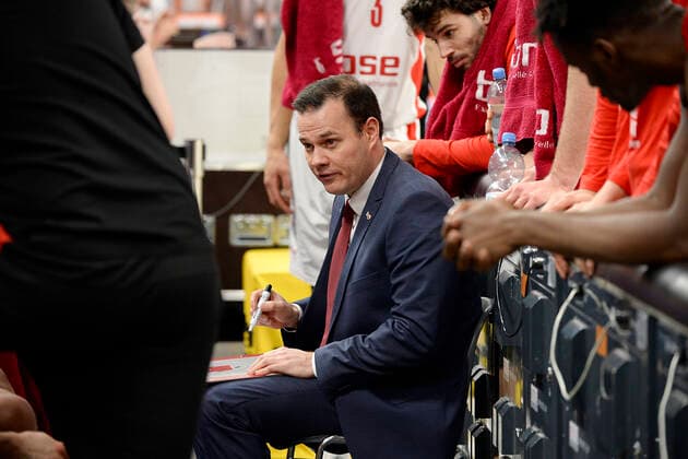 06.01.2021, xemx, Basketball BBL, ratiopharm Ulm - brose Bamberg emspor, v.l. Cheftrainer Johan Roijakkers (brose Bamberg) Auszeitansprache Ulm