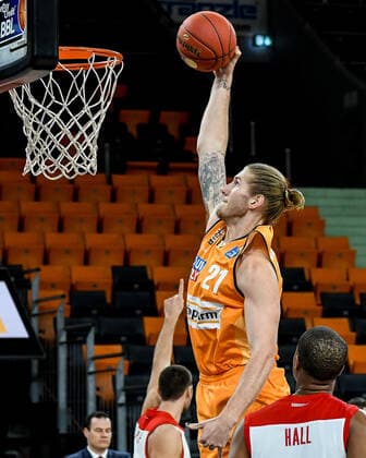 Basketball, BBL, ratiopharm Ulm - Brose Bamberg GER, BBL, ratiopharm ulm vs Bose Bamberg 06.01.2021, ratiopharm arena, Neu-Ulm, GER, BBL, ratiopharm ulm vs Bose Bamberg, im Bild Dylan Osetkowski (Ulm, 21)