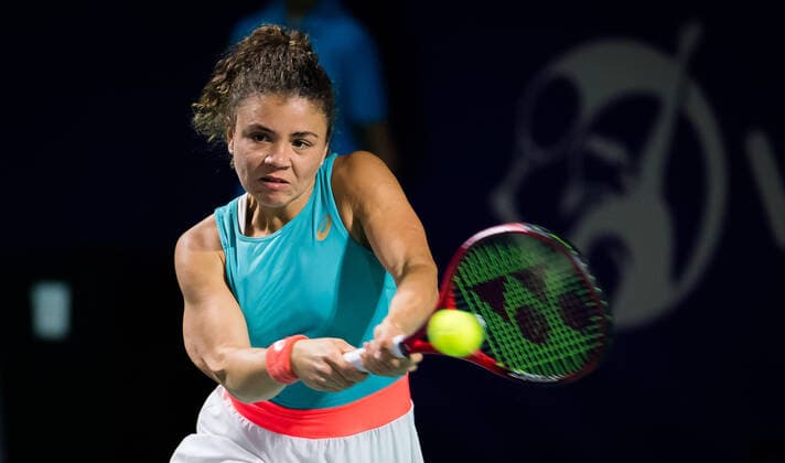 January 6, 2021, Abu Dhabi, UNITED ARAB EMIRATES: Jasmine Paolini of Italy in action during the first round of the 2021 Abu Dhabi WTA, Tennis Damen Womens Tennis Open WTA 500 tournament against Leylah Fernandez of Canada Abu Dhabi UNITED ARAB EMIRATES - ZUMAa181 20210106_zaa_a181_202 Copyright: xRobxPrangex