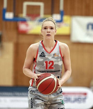 Wasserburg, Badria Halle, 06.01.21, Basketball, 1. Bundesliga Damen, TSV 1880 Wasserburg vs TK Hannover, im Bild Laura HEBECKER (Wasserburg), Copyright: HMBxMediax xHeikoxBecker